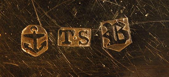 A George IV silver snuff box, by Thomas Shaw, Length 79mm. Weight 3.4oz/107 grams.